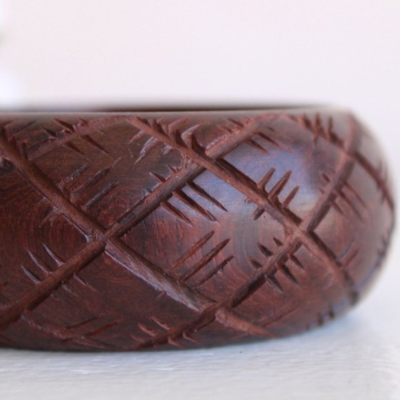 Vintage Bangle Bracelet, Brown Wood Carved Stacking Bracelet, Made in India - Picture 3 of 10